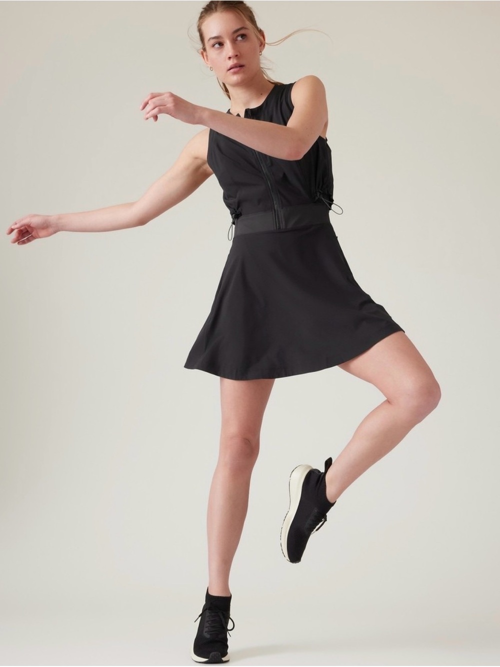 Athleta Venture Out Dress in Black Size 8